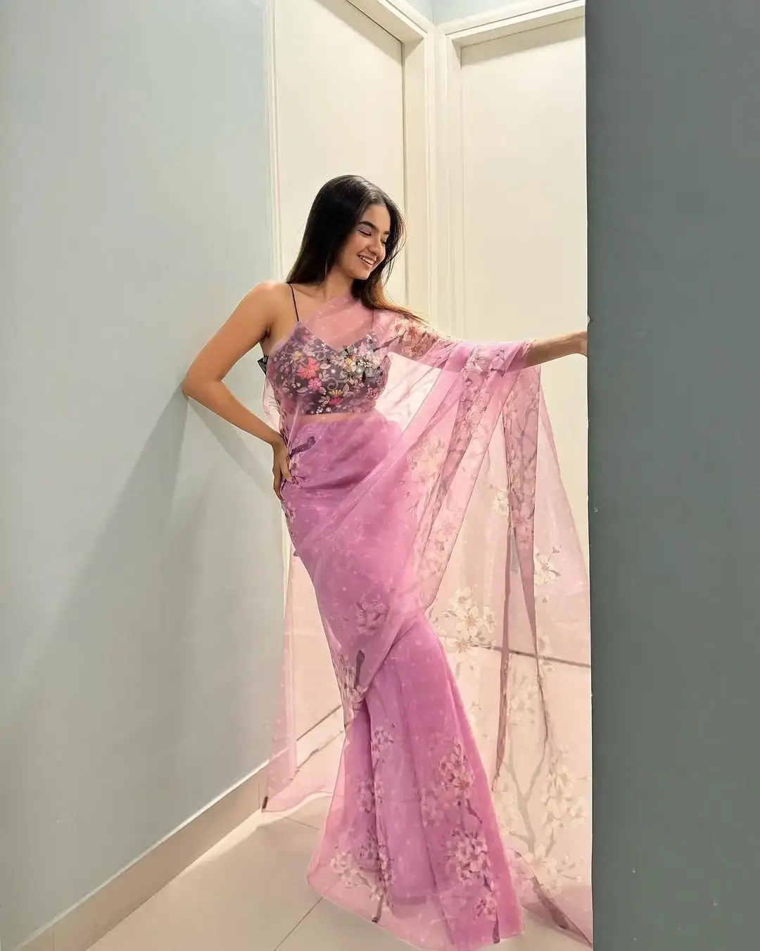 Bollywood Actress Anushka Sen in Sleeveless Violet Saree